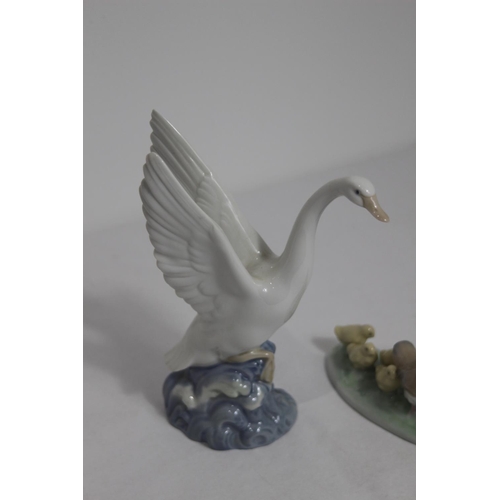 375 - NAO SWAN AND CHICKEN FIGURES 
20CM