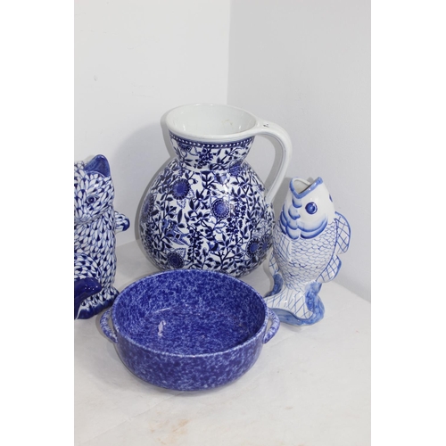 459 - QUANTITY OF BLUE AND WHITE CHINA 
26CM