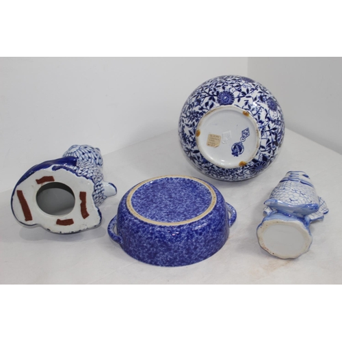 459 - QUANTITY OF BLUE AND WHITE CHINA 
26CM