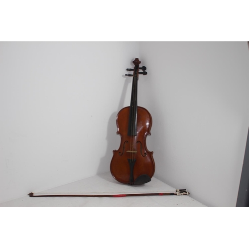 471 - VINTAGE VIOLIN