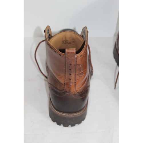 482 - CLARKS MONTACUTE LORD LEATHER WORK BOOTS SIZE 11