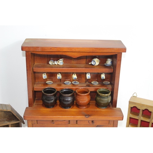 500 - MINIATURE DRESSER AND THIMBLE HOLDERS ETC