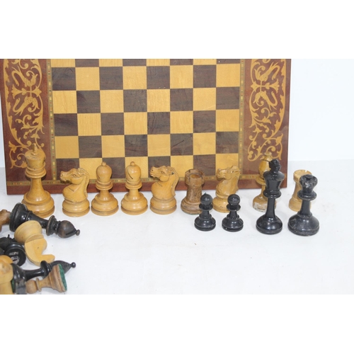 516 - CHESSMEN AND BOARD