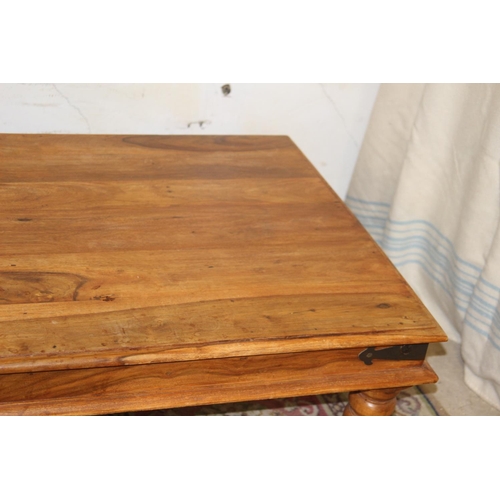 65 - MANGO WOOD COFFEE TABLE
134 X 75 X 42CM