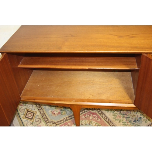 66 - RETRO SIDEBOARD - FRONT LEG A/F
198 X 45 X 76CM