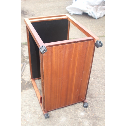 69 - RETRO ROSEWOOD DRINKS TROLLEY
80 X 50 X 72CM