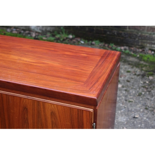 70 - RETRO ROSEWOOD SKOVBY SIDEBOARD
153 X 48 X 83CM