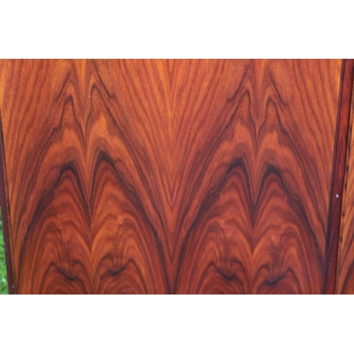 71 - RETRO ROSEWOOD SKOVBY SIDEBOARD
153 X 48 X 83CM