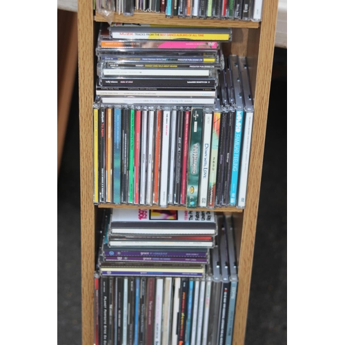 656 - LARGE QUANTITY OF CDS