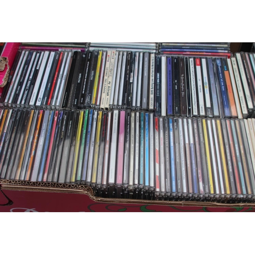 656 - LARGE QUANTITY OF CDS