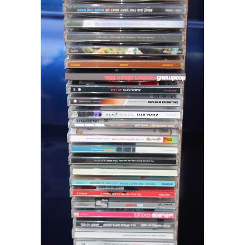 656 - LARGE QUANTITY OF CDS