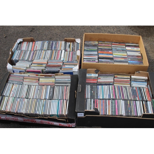 657 - LARGE QUANTITY OF CDS