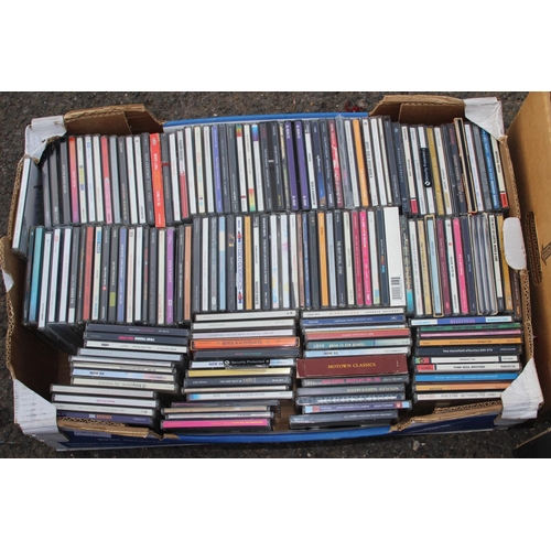 657 - LARGE QUANTITY OF CDS