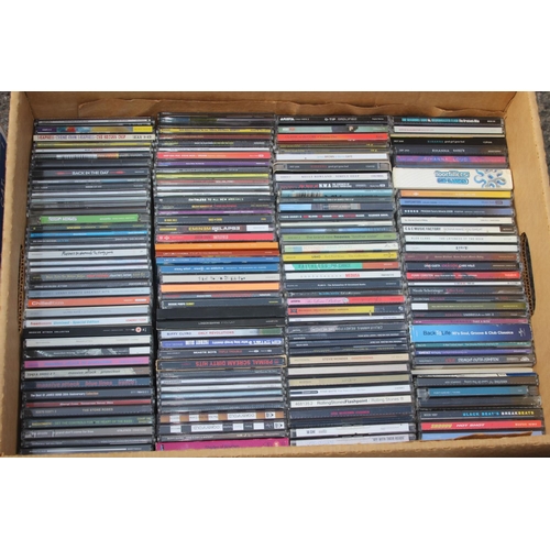 657 - LARGE QUANTITY OF CDS