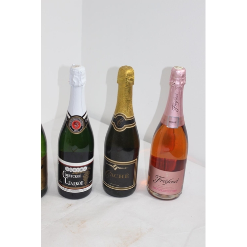 697 - 5 X BOTTLES OF VARIOUS SPARKLING WINE