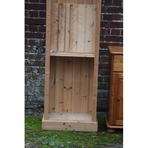 84 - PINE UNIT AND BOOKCASE
61 X 35 X 200CM