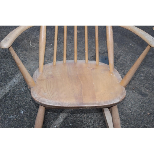 92 - ERCOL ROCKING CHAIR
66 X 84CM