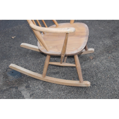 92 - ERCOL ROCKING CHAIR
66 X 84CM