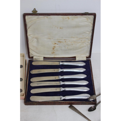 524 - BOX OF VINTAGE CUTLERY