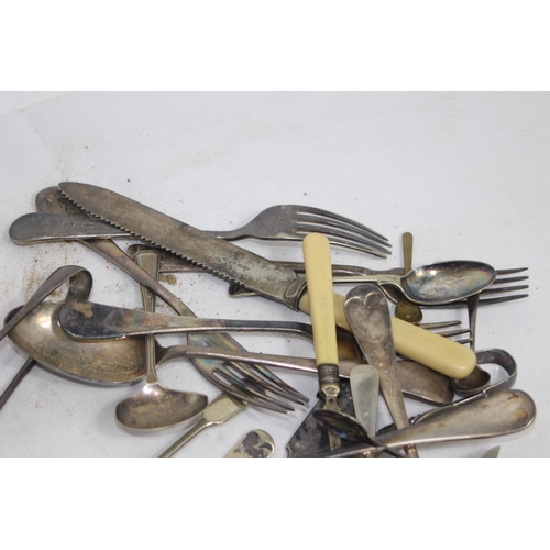 524 - BOX OF VINTAGE CUTLERY