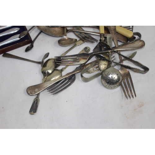 524 - BOX OF VINTAGE CUTLERY