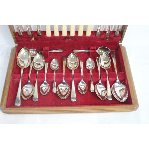 551 - VINTAGE CUTLERY SET