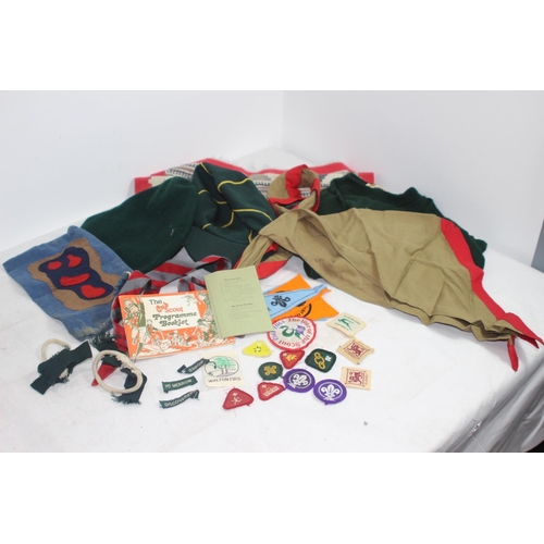 555 - QUANTITY OF BOY SCOUT MEMORABILIA