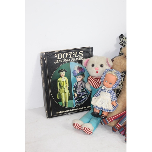 558 - BOX OF VINTAGE SOFT TOYS