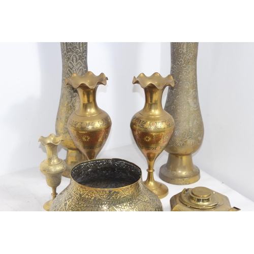 559 - QUANTITY OF BRASSWARE 
47CM