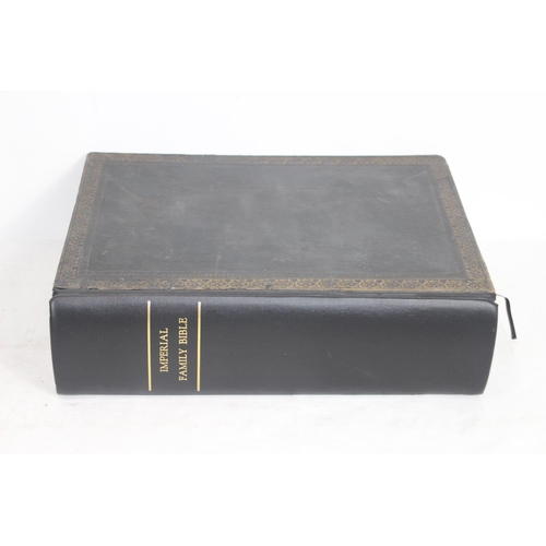 565 - VINTAGE BIBLE