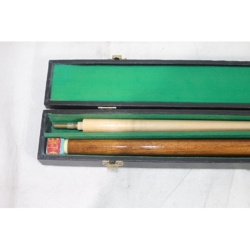 572 - SNOOKER CUE IN CASE