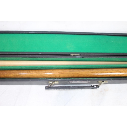 572 - SNOOKER CUE IN CASE