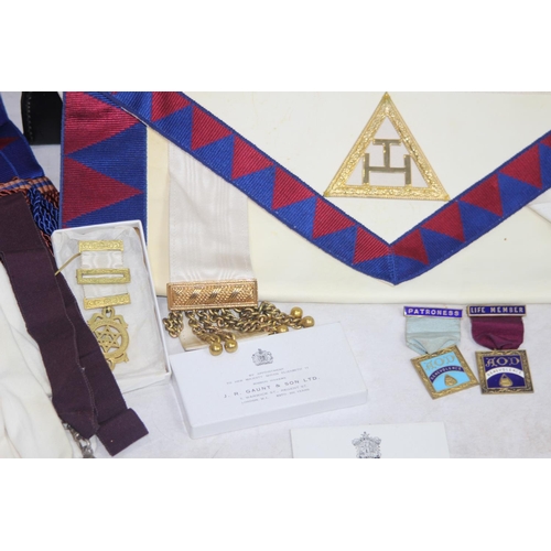 586 - QUANTITY OF MASONIC REGALIA INCLUDING SILVER MEDALS