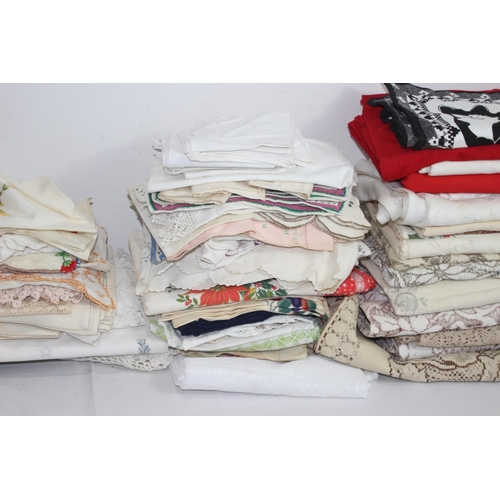 623 - QUANTITY OF LINEN AND MATERIAL