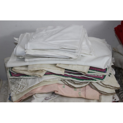 623 - QUANTITY OF LINEN AND MATERIAL