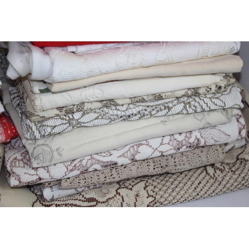 623 - QUANTITY OF LINEN AND MATERIAL