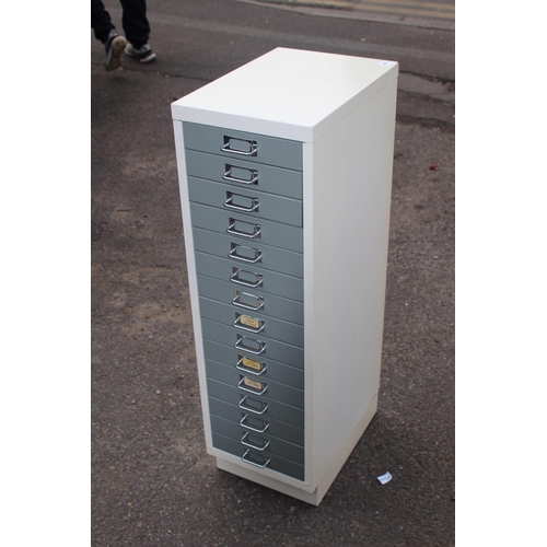 131 - TALL METAL FILING CABINET
28 X 41 X 94CM