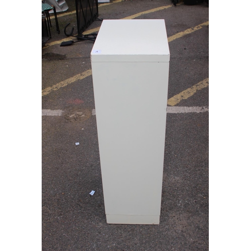 131 - TALL METAL FILING CABINET
28 X 41 X 94CM