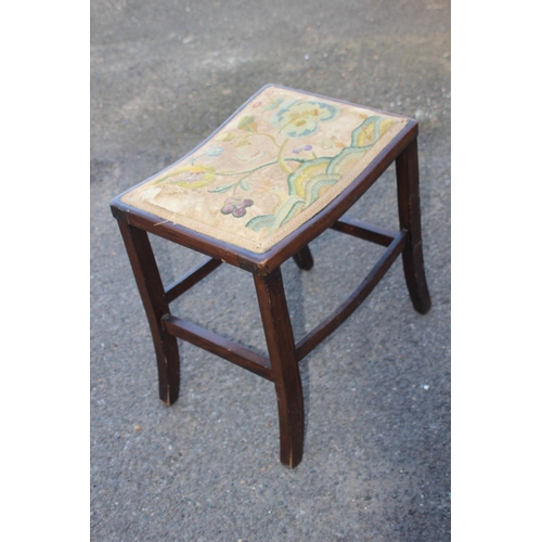 43 - VINTAGE EMBROIDERED STOOL
41 X 42CM