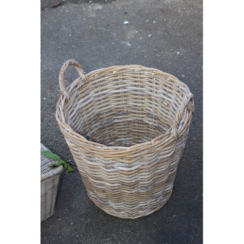 642 - QUANTITY OF WICKER BASKETS 
45CM