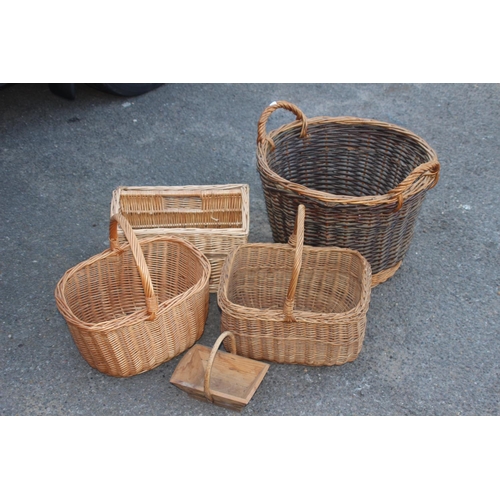 643 - QUANTITY OF WICKER BASKETS 
42CM