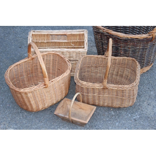 643 - QUANTITY OF WICKER BASKETS 
42CM