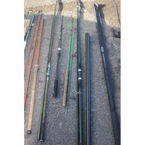 651 - QUANTITY OF FISHING RODS