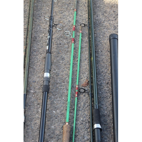 651 - QUANTITY OF FISHING RODS