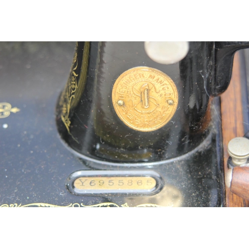 664 - SINGER SEWING MACHINE WITH KEY