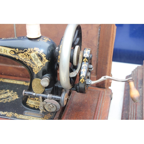 670 - VINTAGE SINGER SEWING MACHINE 1800'S