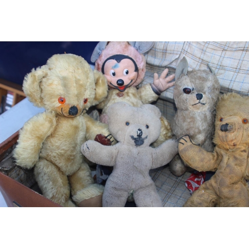 734 - VINTAGE CASE OF SOFT TOYS