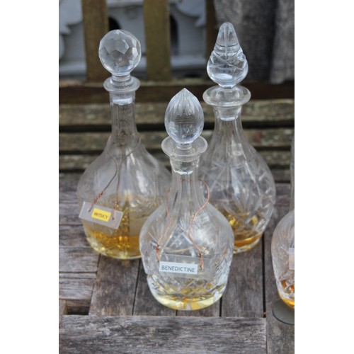 326 - QUANTITY OF GLASS AND CRYSTAL DECANTERS