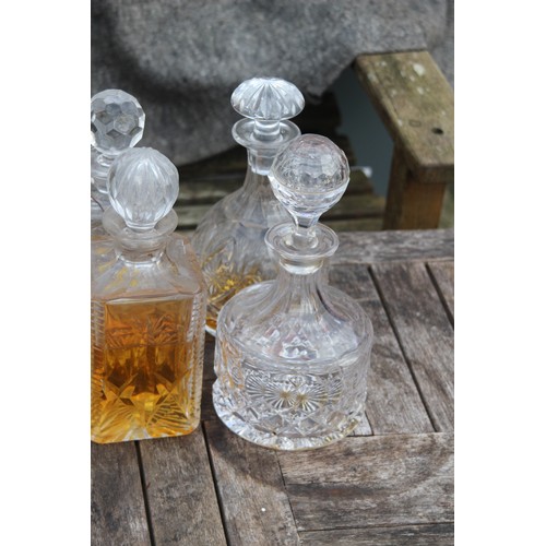 326 - QUANTITY OF GLASS AND CRYSTAL DECANTERS