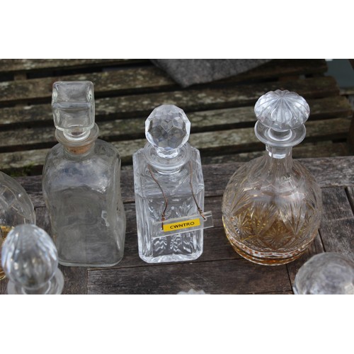 326 - QUANTITY OF GLASS AND CRYSTAL DECANTERS